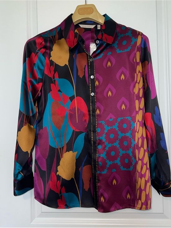 Soft Surroundings Tops - Soft Surroundings 100% silk button up shirt contrast print NWT sz.S